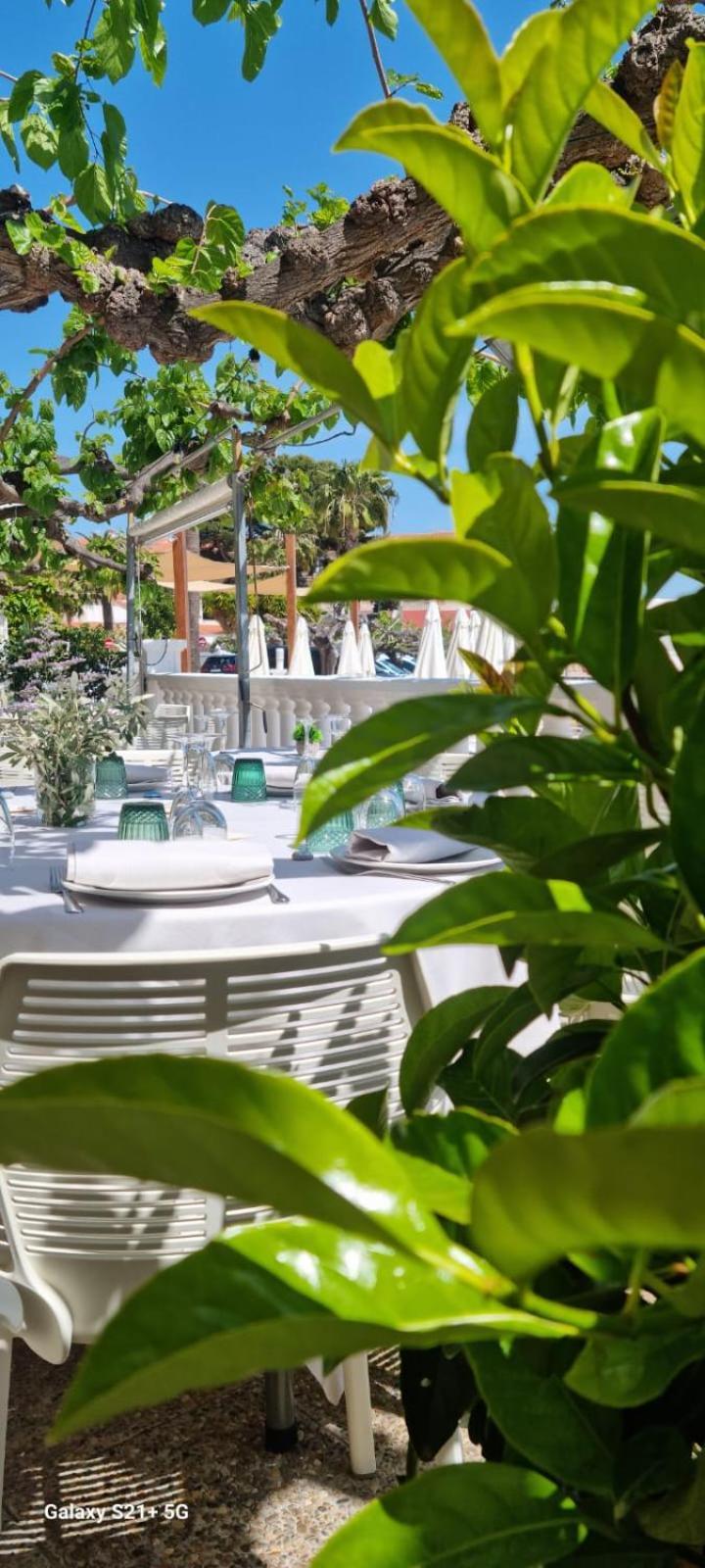 Hotel Restaurant Juanito Platja Sant Carles De La Rapita Bagian luar foto