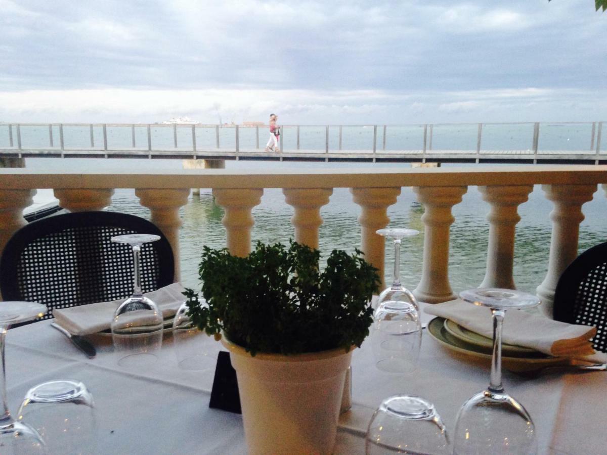 Hotel Restaurant Juanito Platja Sant Carles De La Rapita Bagian luar foto