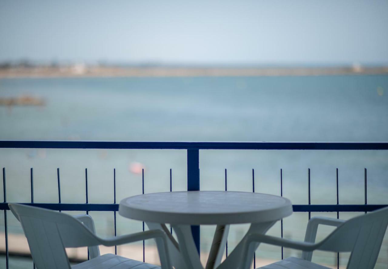 Hotel Restaurant Juanito Platja Sant Carles De La Rapita Bagian luar foto